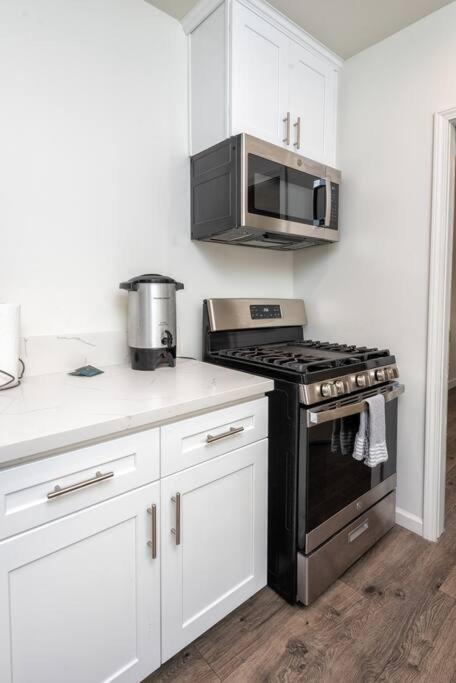 Chic And Spacious 3br Gem In La Appartamento